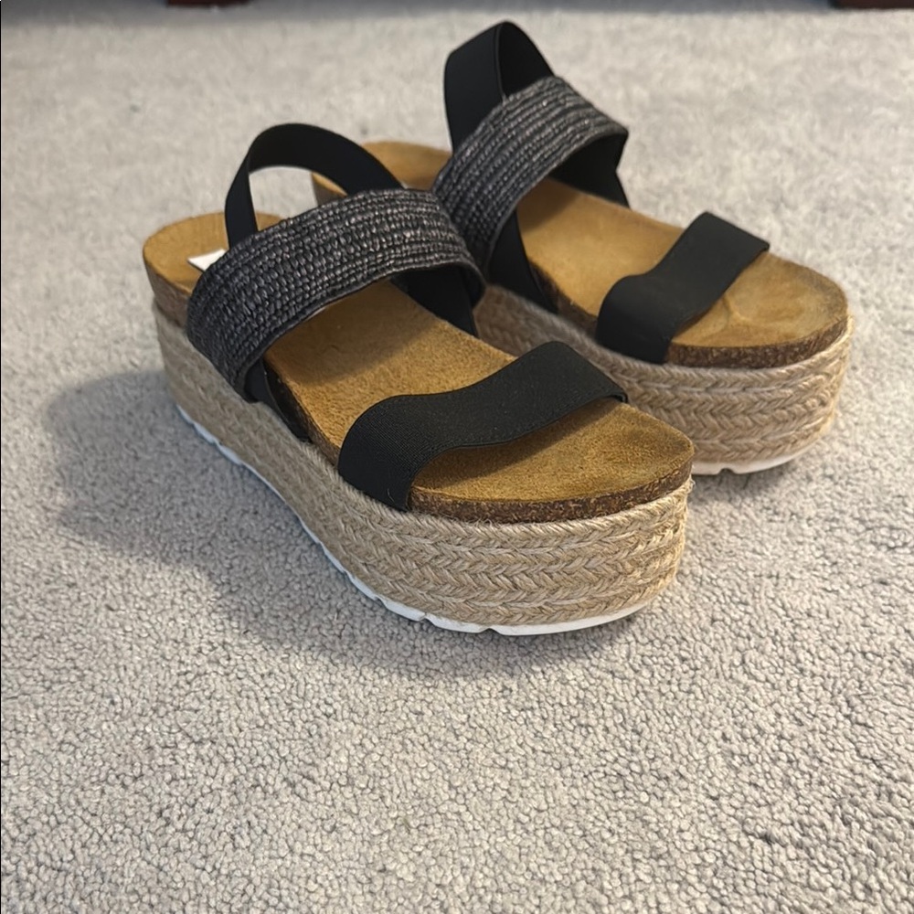 Steve Madden Black and Tan Platform Shoes Women’s Size 6 Used-Like New Condition